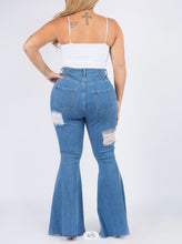 Cargar imagen en el visor de la galería, SUPER FLARE DISTRESSED JEANS (plus size)