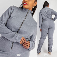 Charger l&#39;image dans la galerie, Zip front jumpsuit with ruched bottom